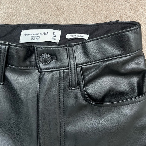 ABERCROMBIE & FITCH | Vegan Leather Skinny Pant - Picture 3 of 4